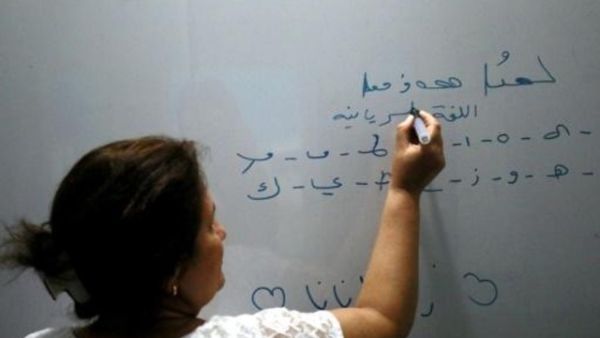 المدرسة سميرة حنا في مدرسة في مدينة القامشلي في شمال شرق سوريا
