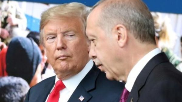 ارشيف/ الرئيس التركي رجب  طيب اردوغان (يمين) ونظيره الاميركي دونالد ترامب