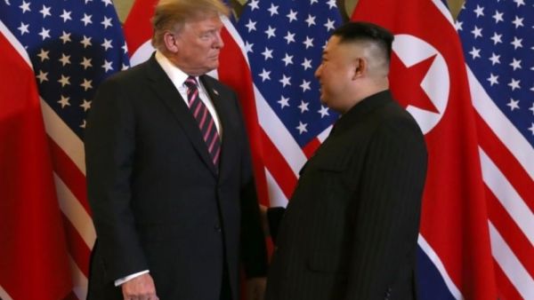 ترامب يلتقي كيم في مستهل القمة الثانية

