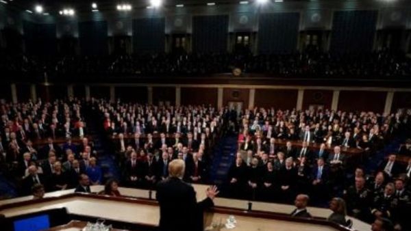 الرئيس الأميركي دونالد ترامب يلقي أمام الكونغرس خطابه الأول حول حال الاتحاد
