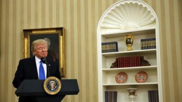 الرئيس الأمريكي دونالد ترامب يتحدث في البيت الأبيض
