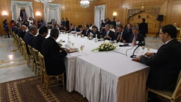 رئيس الوزراء التونسي يوسف الشاهد مجتمعا بممثلي المؤسسات الدولية المانحة
