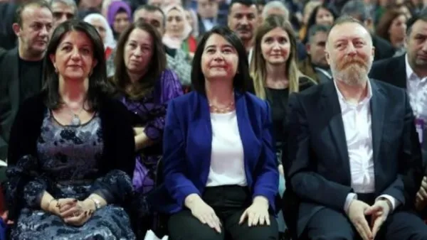 سربيل كمال باي وبروين بولدان وسزاي تمللي خلال مؤتمر حزب الشعوب

