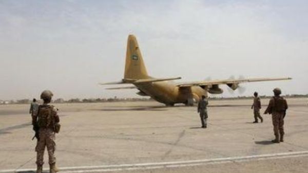 جنود من دولة الامارات يحرسون مطار عدن الدولي
جنود من دولة الامارات يحرسون مطار عدن الدولي