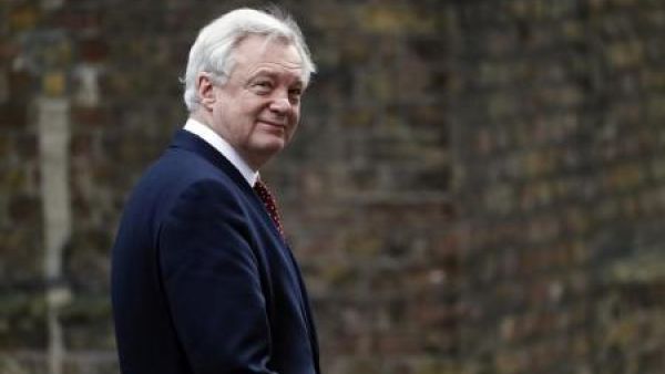 الوزير المكلف بملف انفصال بريطانيا عن الاتحاد الأوروبي ديفيد ديفيس
