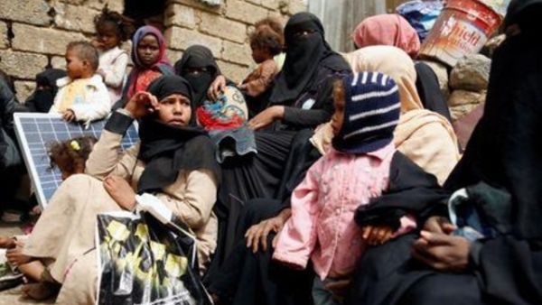 نساء نازحات من مدينة الحديدة في صنعاء
