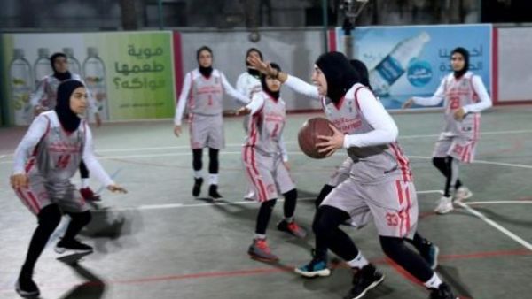 ارشيف/ لاعبات في فريق كرة سلة نسائي في جامعة جدة، الاول من نوعه في الملكة
 