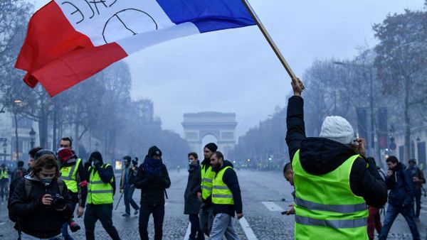 محتجو "السترات الصفراء" ينزلون إلى الشوارع للأسبوع الخامس على التوالي


