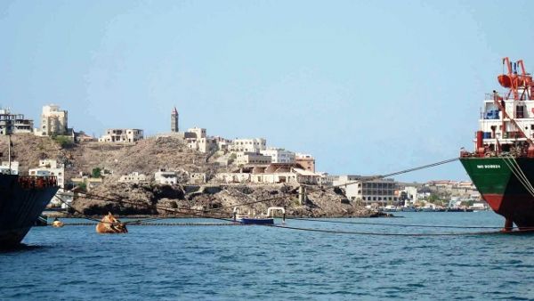 الطريق الوحيد المباشر لميناء الحديدة مهدد
