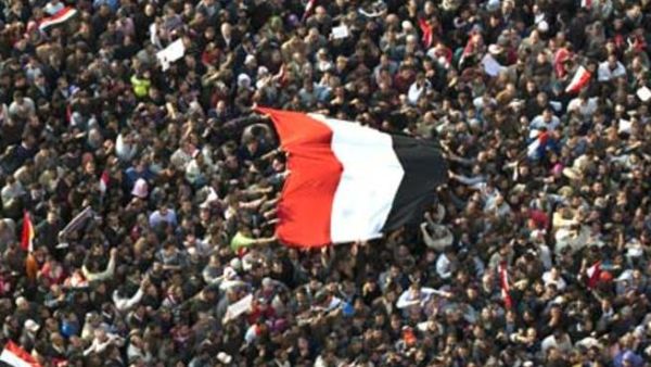الثورة الشعبية أرغمت الرئيس حسني مبارك على التنحي في شباط (فبراير) 2011