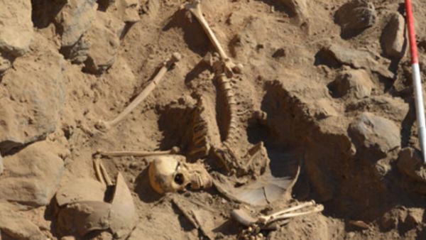 The newly discovered skeleton is thought to belong to a young Roman warrior who died in battle (Ahram image)