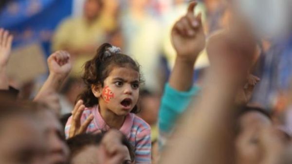 الفضاء الإلكتروني سوف يدفع الى صناعة الثورات الشعبوية البيضاء في الشرق الأوسط