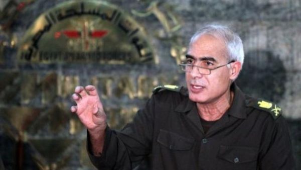 الجنرال ممدوح شاهين خلال مؤتمر صحافي في القاهرة
