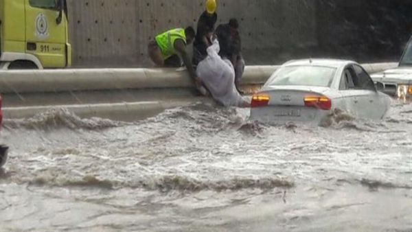 أجهزة الدفاع المدني السعودية أنقذت بين الاحد والاربعاء 271 شخصا