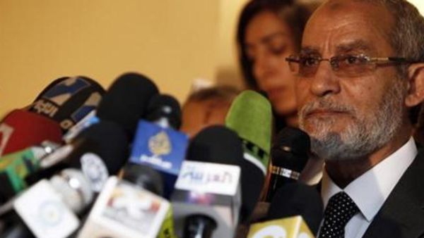 محمد بديع المرشد العام لجماعة الاخوان المسلمين في مؤتمر صحفي في القاهرة