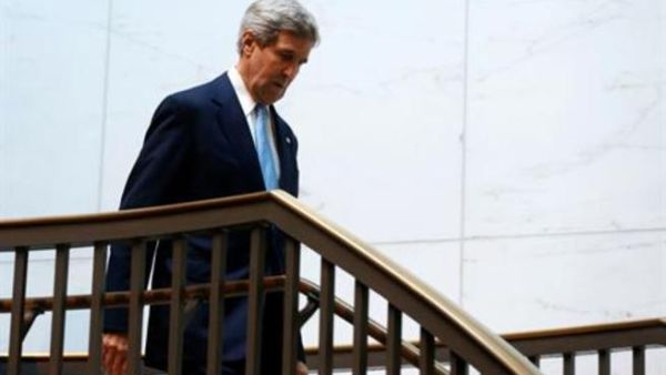 U.S. Secretary of State John Kerry arrives on Capitol Hill before he briefs members of the Senate Banking Committee behind closed doors about Iran and his recent negotiations in Europe, November 13, 2013. [REUTERS]