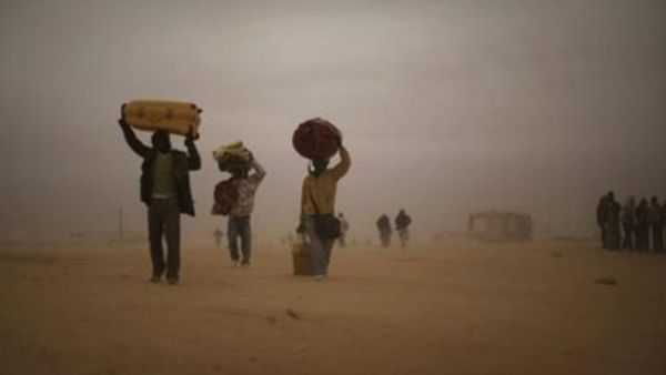 العرب والاجانب يواصلون فرارهم من ليبيا
