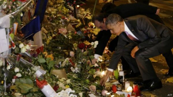 وقف العديد من القادة الدوليين من بينهم اوباما ورئيسة تشيلي ميشيل باشليه ورئيس وزراء اليابان شينزو آبي امام مسرح باتاكلان 