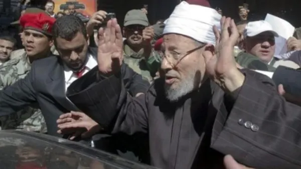 القرضاوي يلقي خطبته في ميدان التحرير في القاهرة