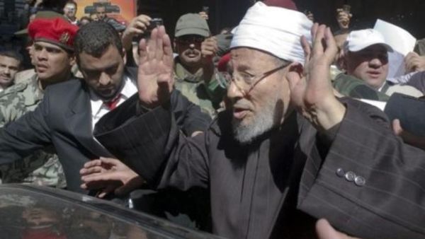 القرضاوي يلقي خطبته في ميدان التحرير في القاهرة