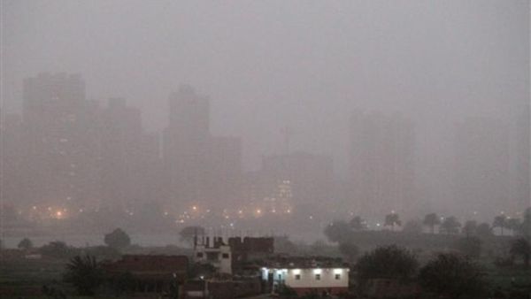 القاهرة تحت عاصفة التراب/أ.ف.ب