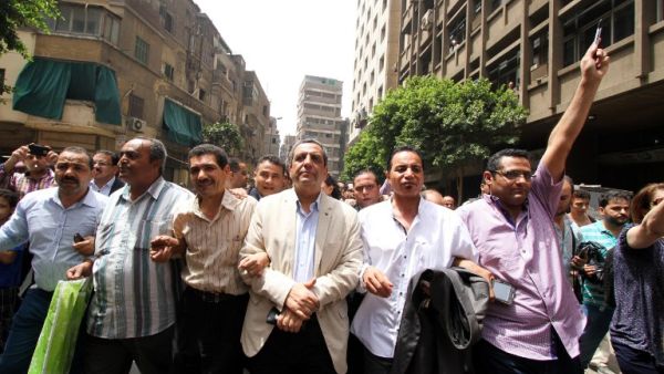 Egyptian Journalists Syndicate president Yahiya Kallash, secretary general Gamal Abd el-Rahim, and freedoms committee chief Khaled el-Balshy march and shout slogans after leaving the courthouse in Cairo on June 4, 2016. (AFP/Stringer)