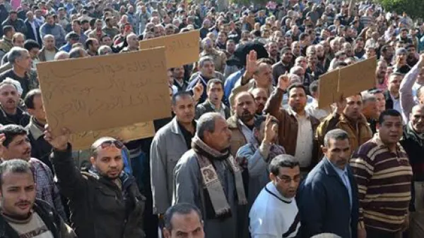 Almost 3,000 textile workers in Mahalla El-Kubra, mostly women, staged a strike on Tuesday to demand better pay. (Ahram)