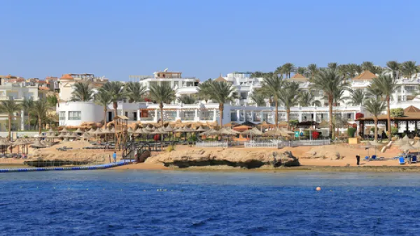 The delegation signed a twinning agreement between the city of Sharm El-Sheikh and an Italian city for the sake of turning Sharm El-Sheikh into the first digital economy city in the Middle East. (Shutterstock)