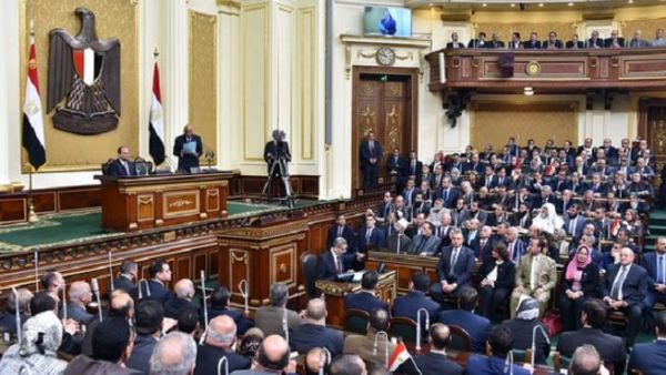 Egypt’s parliament has agreed on a new law that imposes fine of up to LE 10,000 on people who harass tourists. (AFP/ File Photo)