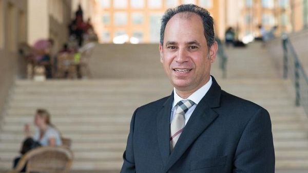 الدكتور إيهاب عبد الرحمن رئيسا أكاديميا للجامعة الأمريكية بالقاهرة