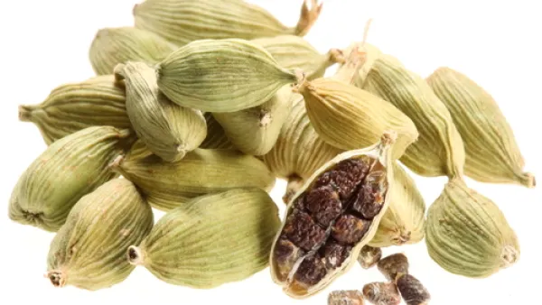 زيت الهيل يعالج قشرة الرّأس
