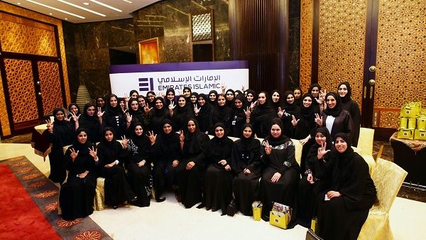 تشغل الموظفات الإماراتيات اليوم نسبة 61 % من اجمالي عدد الموظفين الإماراتيين في «الإمارات الإسلامي»، حيث يلعبن دورا أساسيا في نجاحات المصرف
