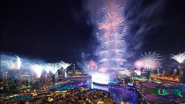 Dubai's NYE fireworks are outta this world. (YouTube)