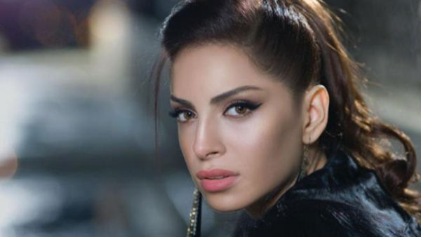 الفنانة آمال ماهر
