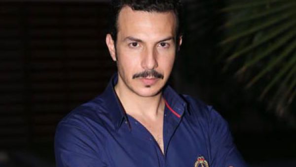 الفنان باسل خياط