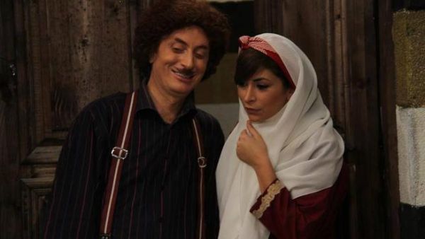 ديمة بياعة ومصطفى الخاني في مشهد من "حمام شامي"