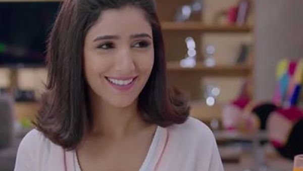 الفنانة مي عمر