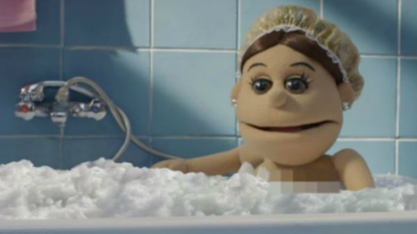 The commercial revolves around a song performed by Abla Fahita, which describes everyday problems Egyptians are facing with the internet (Source: Youtube - Vodafone Egypt)