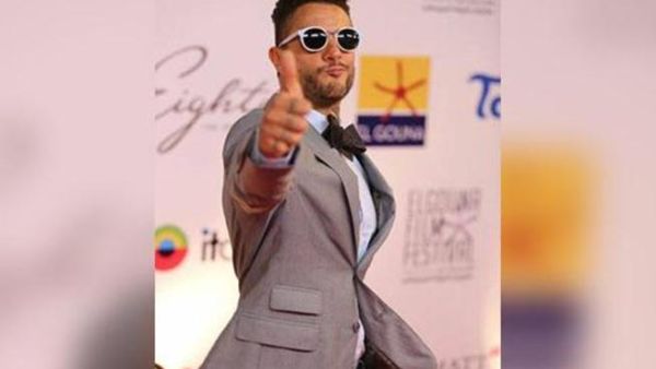 No no. You should be putting-up two fingers. (Ahmed El-Fashawy)