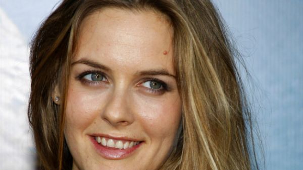 Alicia Silverstone, shepherd's queen. (Tinseltown / Shutterstock.com)