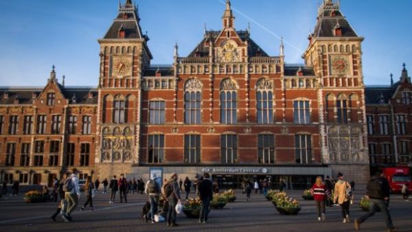 Amsterdam Central Railway Station. (Aurore Belot / AFP)