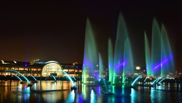 Dubai Festival City. (shafisgrafix / Shutterstock.com)