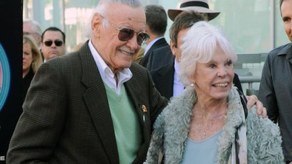 Stan and Joan Lee; farewell, Joan. (Jim Ruymen / UPI)