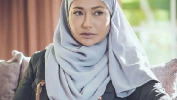 Leila plays a role of a woman who wears Hijab in her new movie "Al Tareekh Al Thari Li Kawther" (source: Instagram - @leila__alawi)
