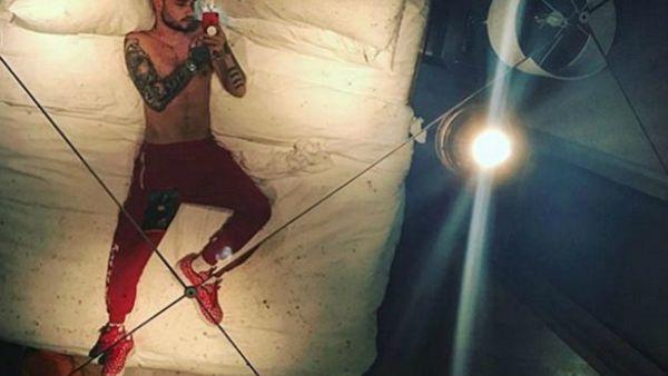 The singer snapped a shirtless short from the bed of his hotel room on Tuesday night. (Source: @liampayne - Instagram)