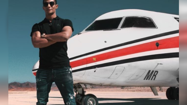 Mohamed Ramadan in front of the plane. (Instagram / mohamedramadannews)