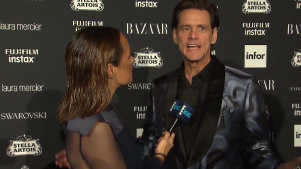 This was never going to go well. (YouTube / E! Live from the Red Carpet)