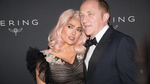 Salma Hayek in pink. (magicinfoto / Shutterstock.com)