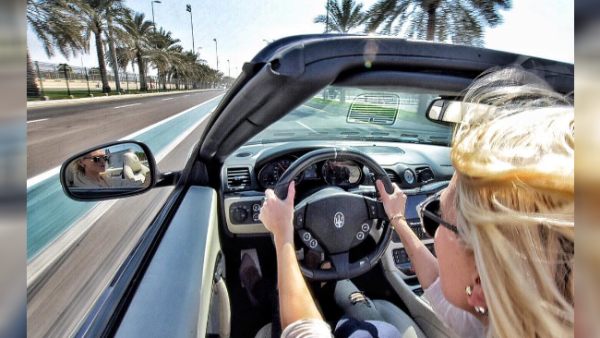 Down the Yas Marina Circuit she goes! (Instagram / supecarblondie)