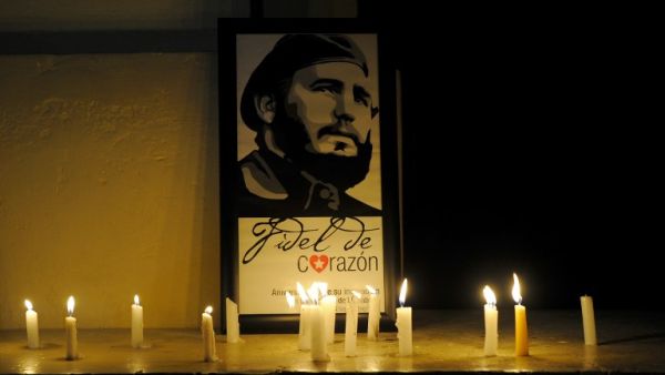Students mourn Fidel Castro at the University of Havana (Yamil Lage / AFP)